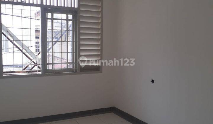 Rumah 2 Lantai Bagus Semi Furnished SHM di Jl. Delima Pjmi, Jakarta Selatan 2