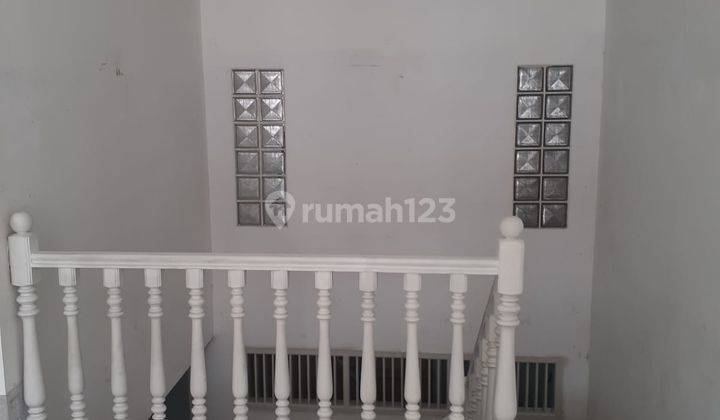 Rumah 2 Lantai Bagus Semi Furnished SHM di Jl. Delima Pjmi, Jakarta Selatan 2