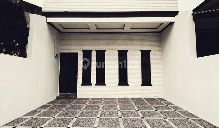 Rumah 2 Lantai Bagus Semi Furnished SHM di Jl. Lestari, Depok 1