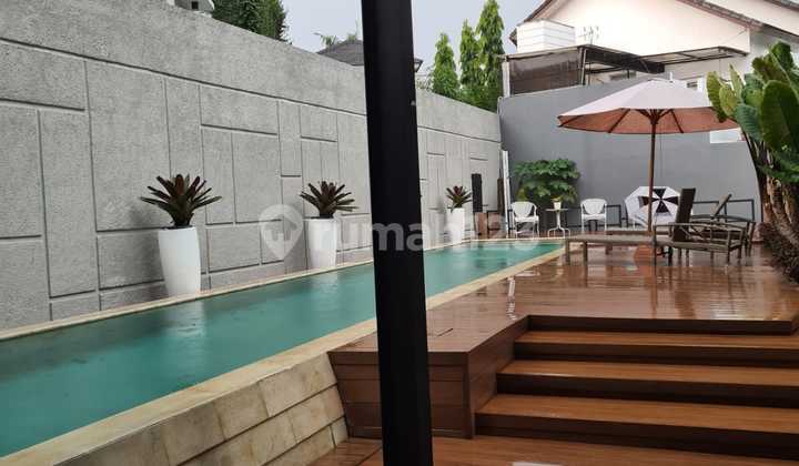 Dijual Rumah Ada Pool 6 Kamar Tidur di Sektor 9 Bintaro