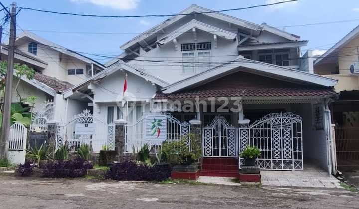 Rumah Bagus Jl. Camar SHM Sektor 3 - Bintaro, Tangerang Selatan