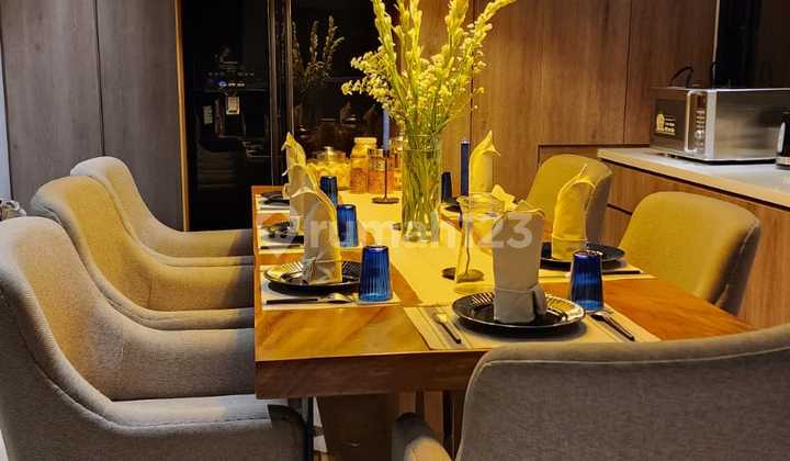 Dijual Rumah Ada Pool 6 Kamar Tidur di Sektor 9 Bintaro 2