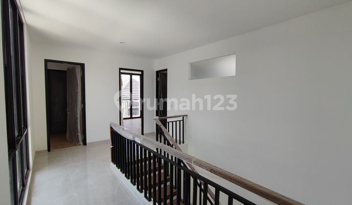 Rumah Bersih Dan Sejuk 2 Lantai Di Perumahan Hilago Bsb Semarang 2