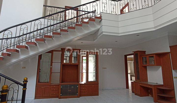 Disewakan Rumah Mewah 2 lantai di Taman Maluku Semarang  2