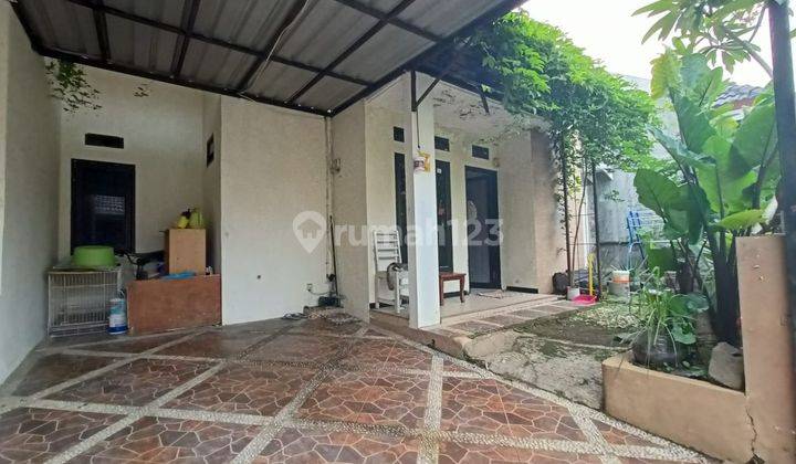 tampak depan dijual rumah di perumahan grand