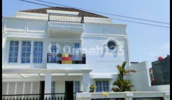 Rumah Semi Furnished 3 Lantai di Perumahan Alamanda Residence  2