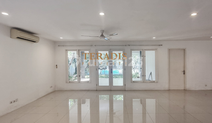 FOR RENT: HOUSE WITH A LARGE YARD IN THE KEMANG AREA 2