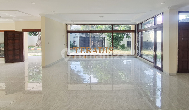 DISEWAKAN RUMAH DI KAWASAN KEMANG 2