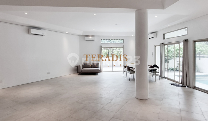 Disewakan Rumah Modern di Kawasan Kebayoran Baru 2