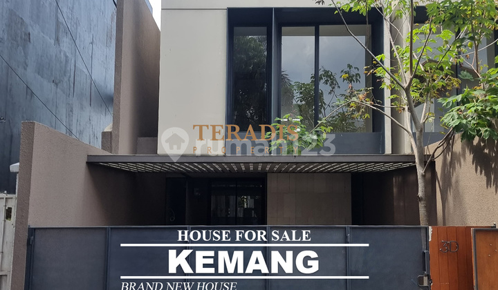 FOR SALE HOUSE IN THE ELITE AREA OF KEMANG, SOUTH JAKARTA