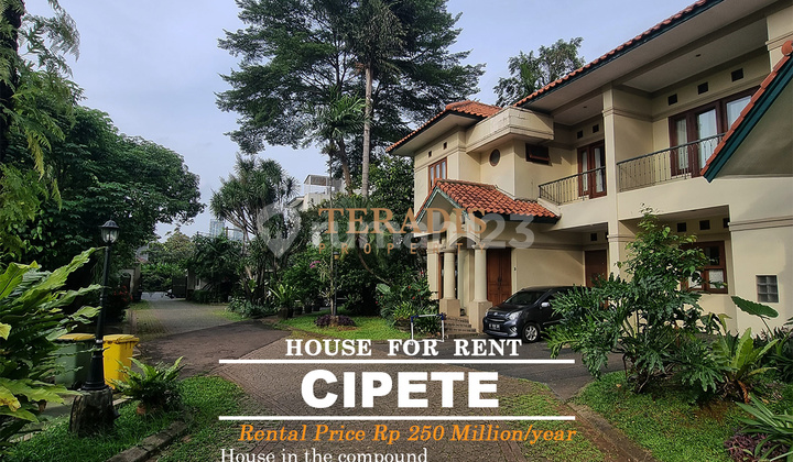 Disewakan Rumah Dalam Compound di Kawasan Cipete Disewakan Rumah Dalam Compound di Kawasan Cipete