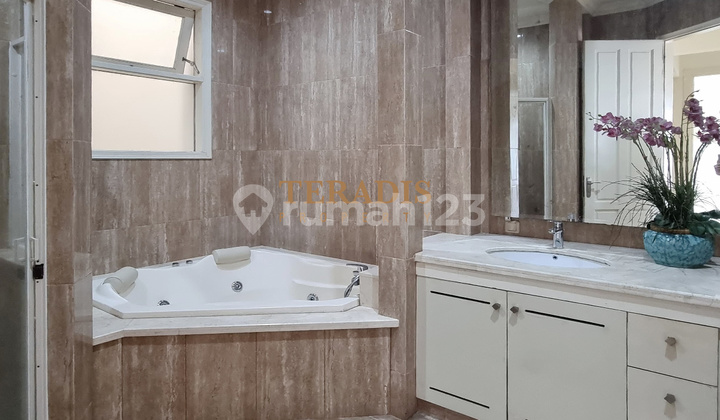 House for rent in Kemang area. House for rent in Kemang area.