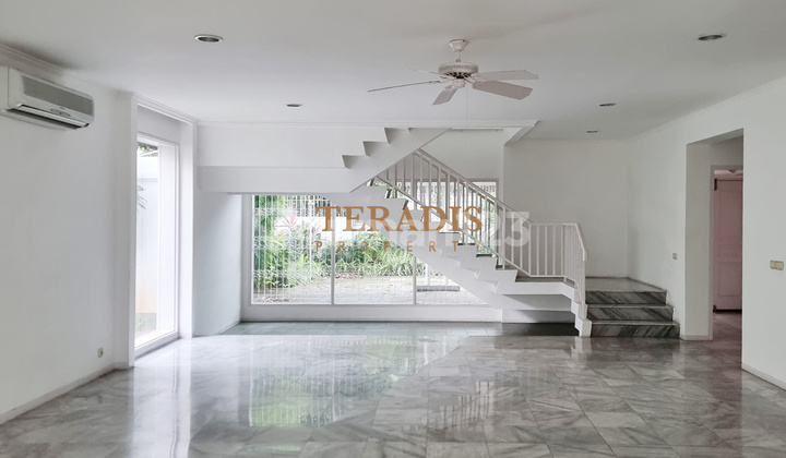 Disewakan Rumah di Kawasan Kemang dengan Swimming Pool 2