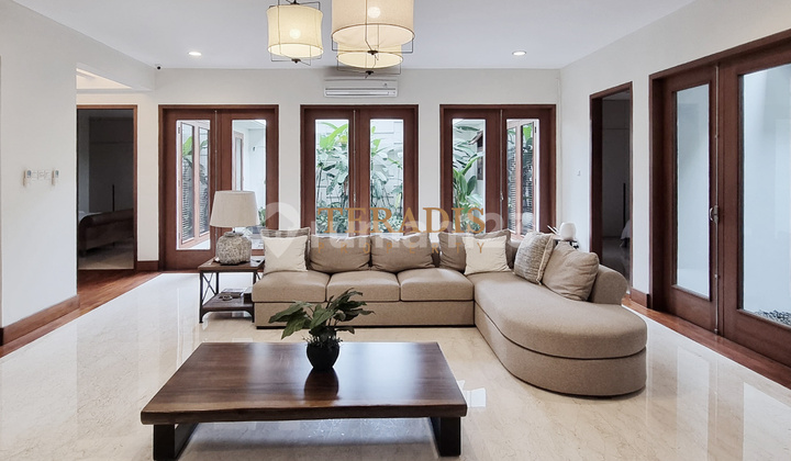 Dijual atau Disewakan Rumah Tropical House di Kawasan Cilandak Barat 2