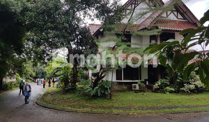 RUMAH MEWAH 2 LANTAI POSISI DI HOEK 1