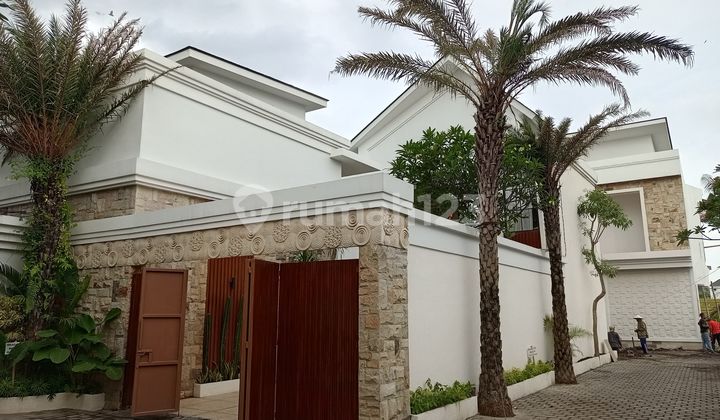 Villa Mewah Desain Tropical Mediterania Dekat Canggu