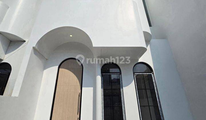 Rumah Mewah Brand New Model Italia Citra Garden 2 Jakarta Barat  2