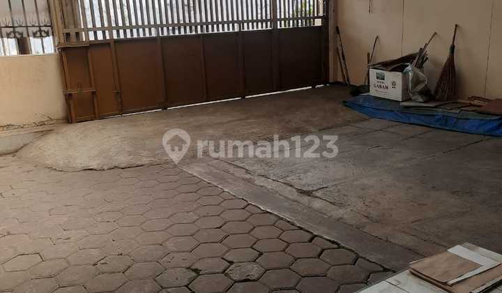 FOR SALE SIMPLE HOUSE ON SRIWIJAYA BKR STREET BANDUNG COMFORTABLE AND READY TO OCCUPY STRATEGIC LOCATION WITH EASY ACCESS 2