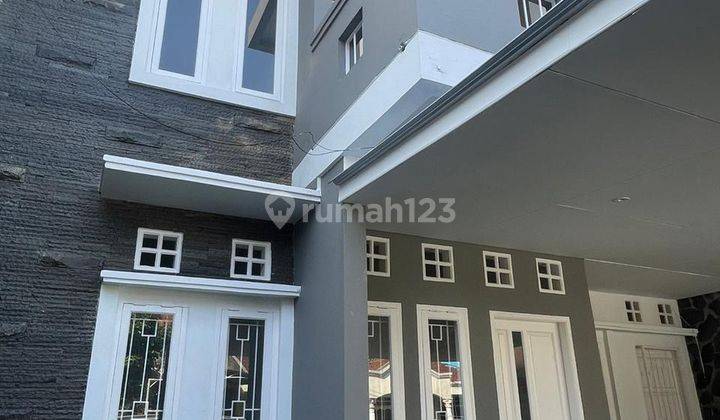 Rumah Minimalis Modern Keren Terawat 2 Lantai Siap Huni di Turangga Bandung 1