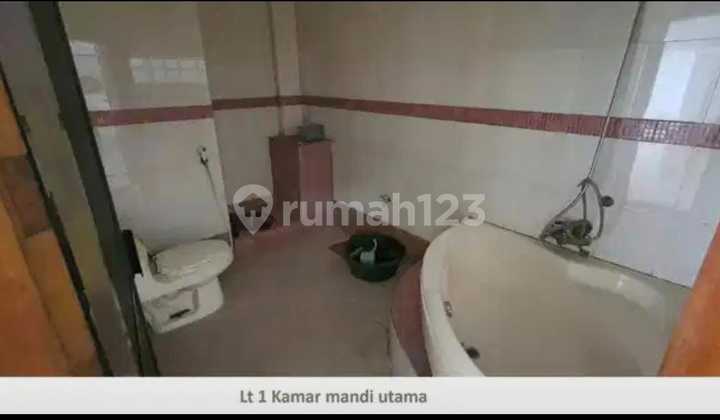 Large 3-Story House for Rent, strategic location on Jalan Caringin. Suitable for cafe, office, or residence. Large 3-Story House for Rent, strategic location on Jalan Caringin. Suitable for cafe, office, or residence.