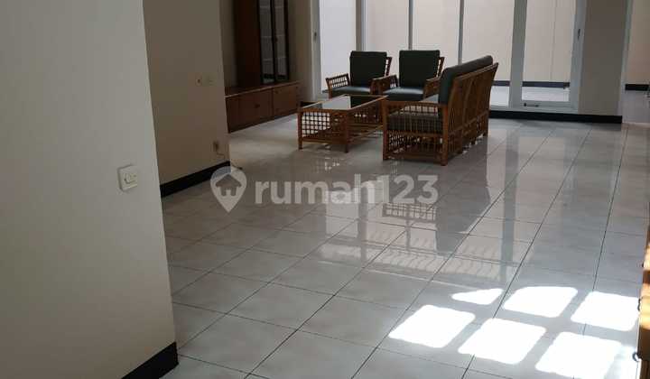 DISEWAKAN RUMAH SIAP HUNI DI MEKARWANGI 2 LANTAI SEMI FURNISH HUNIAN NYAMAN DAN LOKASI STRATEGIS 2