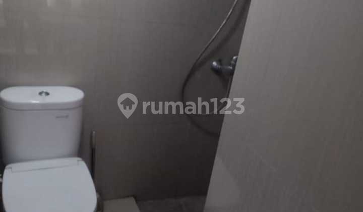 For Rent: 2-Story House Ready to Live In and Comfortable in Setra Permai Residence, Strategic Location with Easy Access.