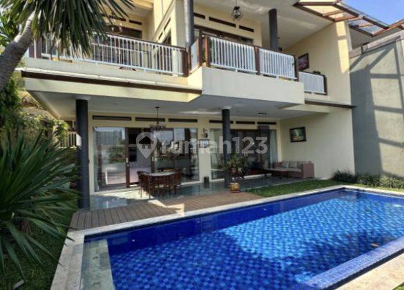 Rumah Cantik Minimalis Modern 3,5 Lantai Siap Huni di Ciumbuleuit Bandung 1