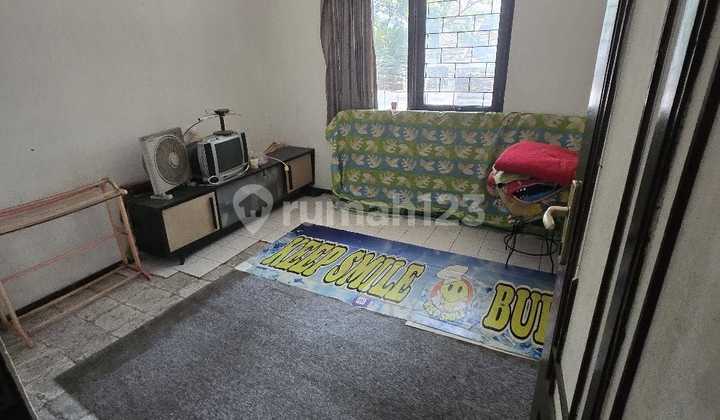 For Sale House in Tubagus Ismail Area Comfortable and Ready-to-Occupy Residence Strategic Location Easy Access 2