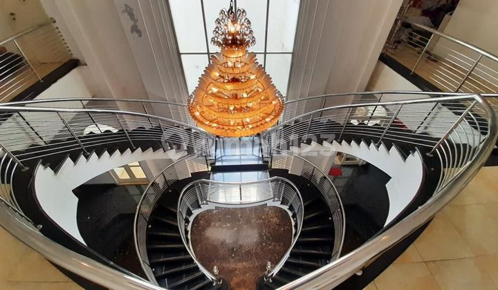 DIJUAL RUMAH 3 LANTAI LUX SEMI FURNISHED DI PASIR LUYU BANDUNG HUNIAN ASRI, AMAN DAN NYAMAN BERADA DI PUSAT KOTA 2