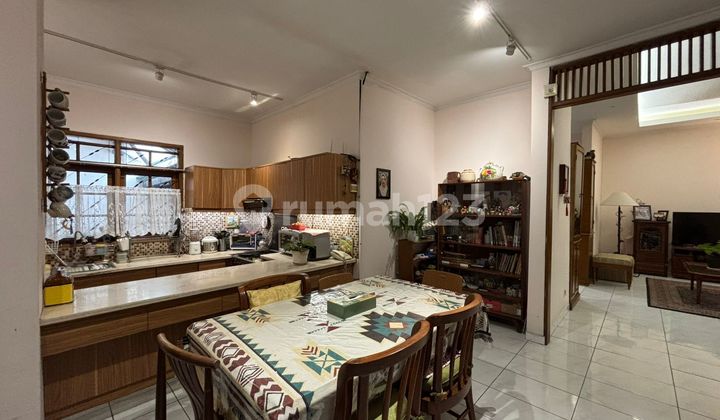 For Sale: Comfortable Move-in Ready House in Griya Mas Sayap Pasteur Bandung, Comfortable Living and Very Strategic Location 2