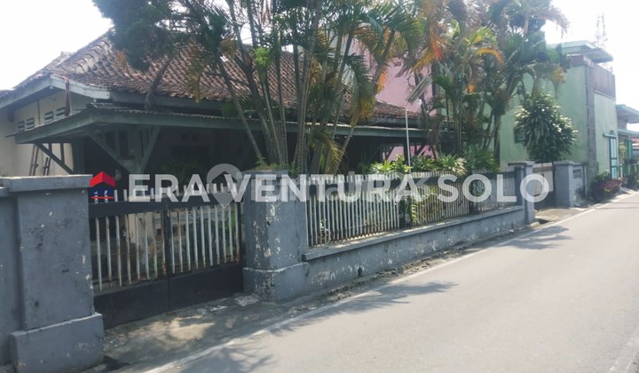 Rumah Lama Strategis Banjarsari Solo