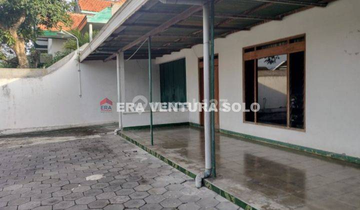 Rumah Lama Terawat Selokaton Gondangrejo 1