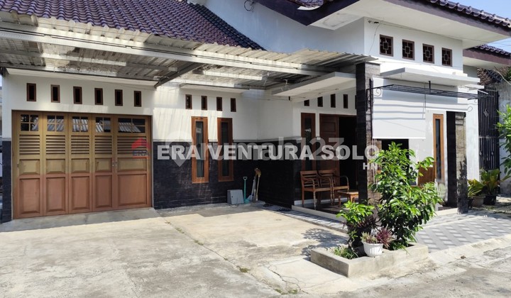 Strategic House + Boarding in Gumpang Kartasura Strategic House + Boarding in Gumpang Kartasura