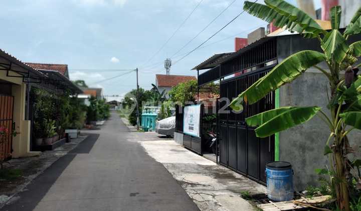 House and Strategic Business Location in Kartasura 2