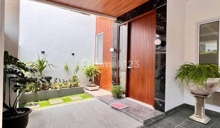 Rumah Modern Halaman Luas 2 Lantai Bintaro Sektor 9 Tangerang Selatan 2