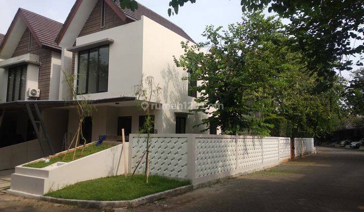 Rumah Hoek Hdp Selatan Jln 3 Mbl Carport 3 Mbl Di Townhouse