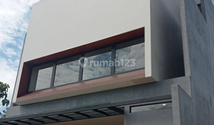 Rumah 3 Lt Serasa Villa View Danau Jarang Ada Unit Terbatas no Banjir !! 1