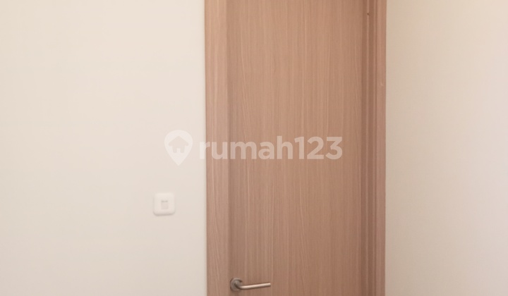 Rumah 3 Lantai+ privat Pool Lake View Serasa Vila di Jakarta Selatan