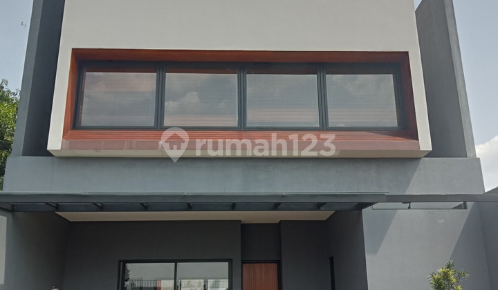 Rumah 3 Lt Serasa Villa View Danau Jarang Ada Unit Terbatas No Banjir !!