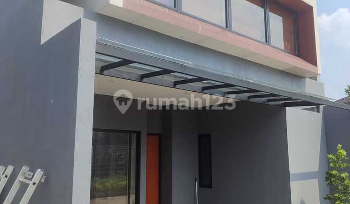 Rumah 3 Lt Serasa Villa View Danau Jarang Ada Unit Terbatas no Banjir !! 1