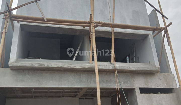 Rumah 3 Lantai View Waduk Brigif Dalam Townhouse Besar Bebas Banjir 1