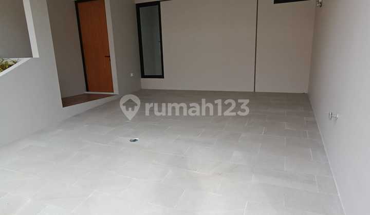 Rumah 2 LT Unit Pojok No Banjir 1,3 KM Pintu Tol Brigif KPR 0