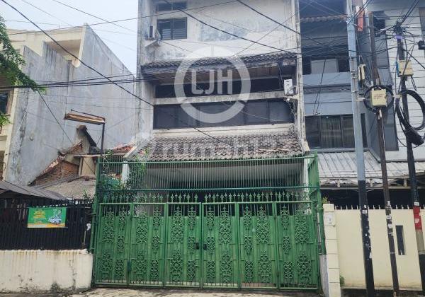 Dijual Rumah 3 Lantai dengan 6 Kamar Tidur di Kawasan Taman Sari, Sawah Besar, Jakarta Pusat
