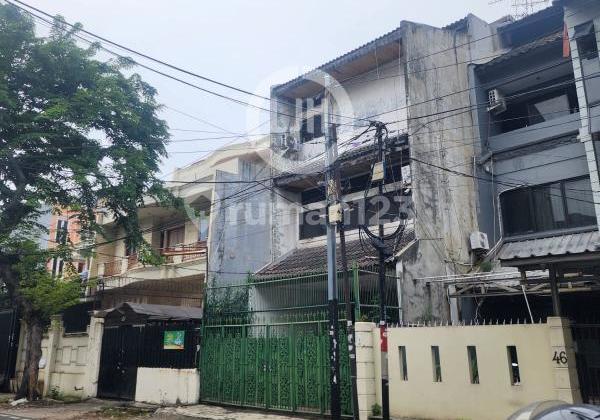 Dijual Rumah 3 Lantai dengan 6 Kamar Tidur di Kawasan Taman Sari, Sawah Besar, Jakarta Pusat 2