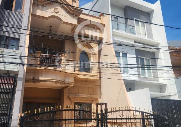 Dijual Rumah dengan 4 Kamar Tidur di Sunter Paradise, Sunter, Jakarta Utara