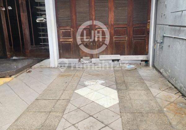 Disewakan Rumah Luas dengan 4 Kamar Tidur di Sts, Sunter, Jakarta Utara 2