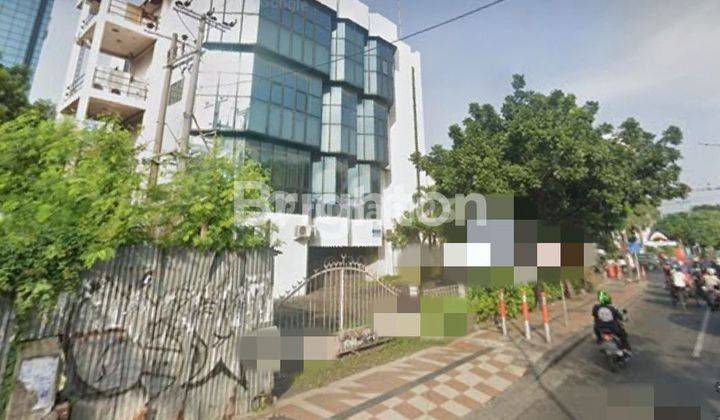 GEDUNG 3 LANTAI PUSAT KOTA STRATEGIS UNTUK KANTOR-PERBANKAN DAN RUANG USAHA LAINNYA AREA POROS RAYA DARMO SURABAYA