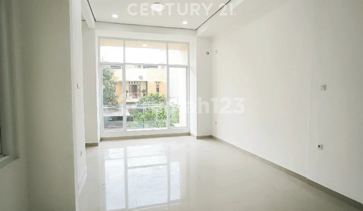 RUMAH MINIMALIS SIAP HUNI 4KT PERUMAHAN KELAPA GADING 2