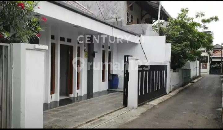 Tebet House for Rent Near Eco Park Garden Tebet House for Rent Near Eco Park Garden
