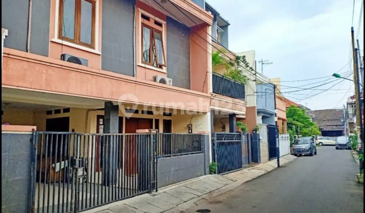 RUMAH CANTIK DI KAMPUNG AMBON AKSES JALAN 2 MOBIL 1